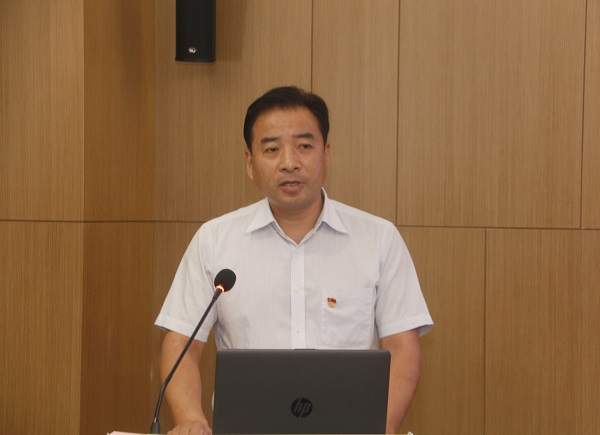 新乡市住建局副局长杨荣毅致贺词.jpg